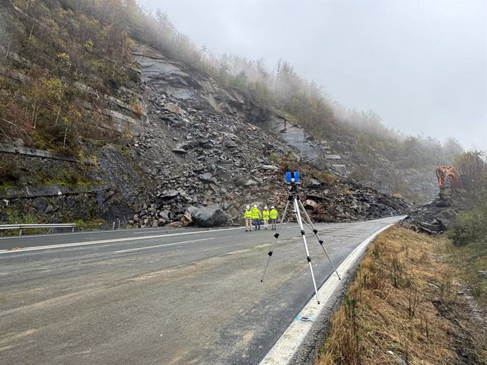 Desprendimiento Pola de lena. Argayo Autopista Huerna.