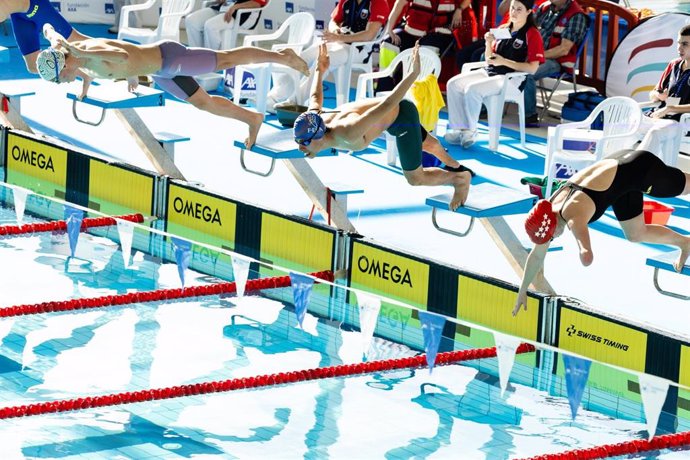 Archivo - Imagen de una prueba de la Liga AXA de Natación Paralímpica 