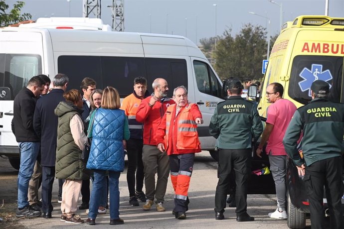 Servicios de emergencia asisten en la residencia de mayores Jardines de Villafranca tras un incendio que ha provocado hasta diez muertes, a 15 de noviembre de 2024, en Villafranca de Ebro, Zaragoza (España). 