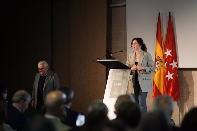 La presidenta de la Comunidad de Madrid, Isabel Díaz Ayuso, en el foro 'Periodismo 2030'