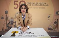 Paz Vega se muestra "orgullosa e ilusionada" por ver reconocido en el Festival de Huelva su comienzo como directora