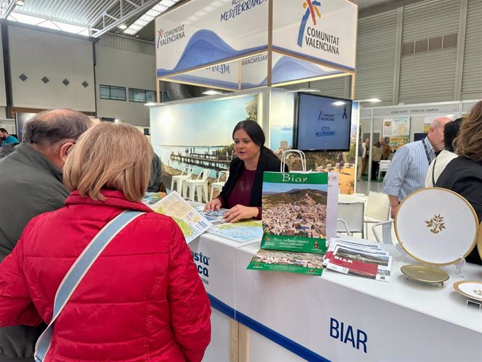 Municipios de Alicante muestran su oferta cultural y enogastronómica en la Feria Intur de Valladolid.