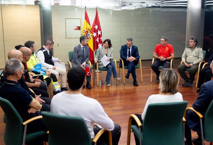 En el centro, el consejero de Presidencia, Justicia y Administración Local de la Comunidad de Madrid, Miguel Ángel García; la presidenta de la Comunidad de Madrid, Isabel Díaz Ayuso y el consejero de Medio Ambiente, Agricultura e Interior, Carlos Novillo