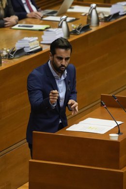 El portavoz del PSPV en Les Corts, José Muñoz, interviene durante una sesión en Les Corts tras la DANA.