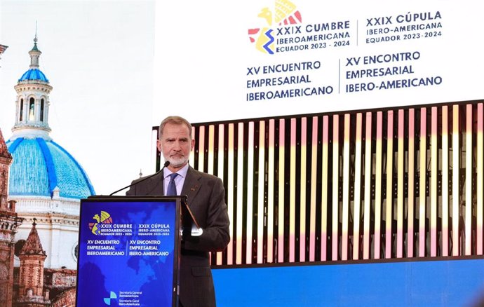 El Rey Felipe VI durante el XV Encuentro Empresarial Iberoamericano, en el Centro de Convenciones "Mall del Río", a 14 de noviembre de 2024, en Cuenca (Ecuador).