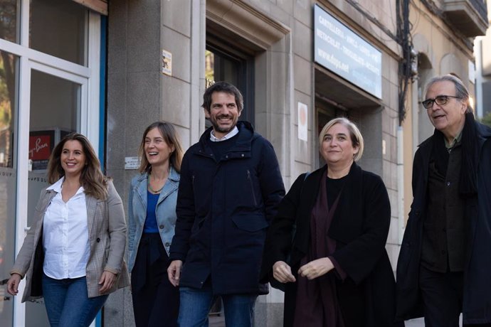 Archivo - (I-D) Las coordinadoras de Catalunya En Comú, Candela López y Jéssica Albiach; el ministro de Cultura, Ernest Urtasun; la coordinadora de Catalunya en Comú y exalcaldesa de Barcelona, Ada Colau el exministro de Universidades, Joan Subirats, a su