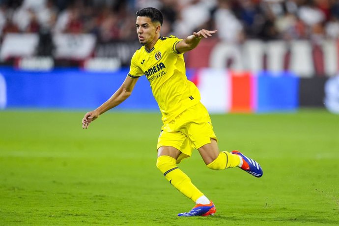 Archivo - Ilias Akhomach of Villarreal CF in action during the Spanish league, La Liga EA Sports, football match played between Sevilla FC and Villarreal CF at Ramon Sanchez-Pizjuan stadium on August 23, 2024, in Sevilla, Spain.