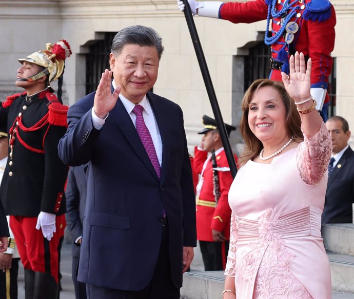 LIMA, Nov. 14, 2024  -- Chinese President Xi Jinping attends a grand welcome ceremony hosted by Peruvian President Dina Boluarte in Lima, Peru, Nov. 14, 2024. Xi on Thursday held talks with Boluarte in Lima.