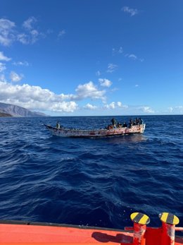 Cayuco interceptado en aguas cercanas a El Hierro