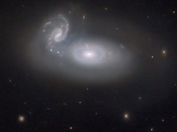 Esta imagen del Hubble muestra un par de galaxias espirales en interacción llamadas MCG+05-31-045.