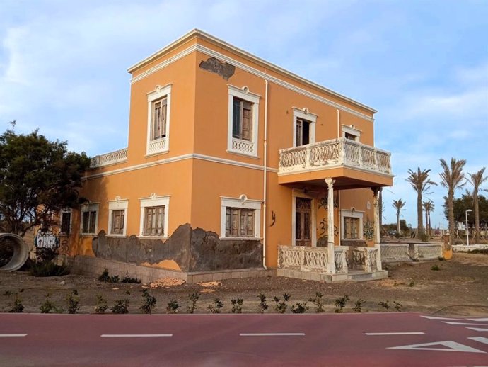 Archivo - Chalet de La Marina, en Almería.