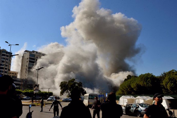 November 15, 2024, Beirut, Beirut, Lebanon: Heavy smoke billows as a building collapses after it was targeted by an Israeli strike in the area of Tayounieh on the outskirts of Beirut southern suburb. Israel has this week stepped up airstrikes against the 