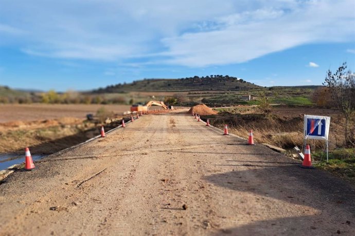 Carretera de acceso a Cimballa