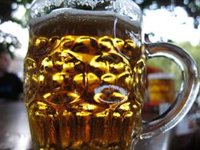 El CES pide a Sanidad delimitar con mayor claridad la promoción de alcohol ante menores por parte de los influencers