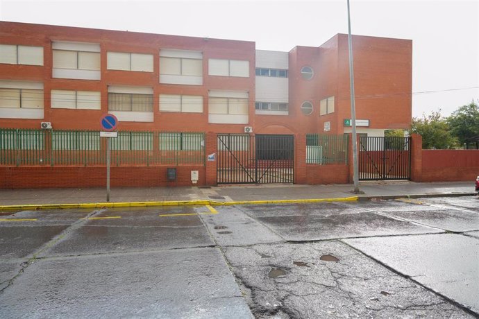 Un colegio de Isla Cristina cerrado a causa de la DANA.