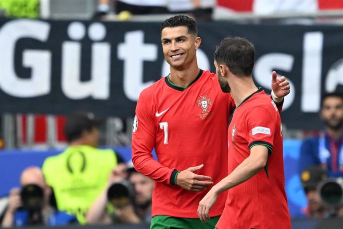 Archivo - Cristiano Ronaldo celebra un gol con la selección portuguesa.