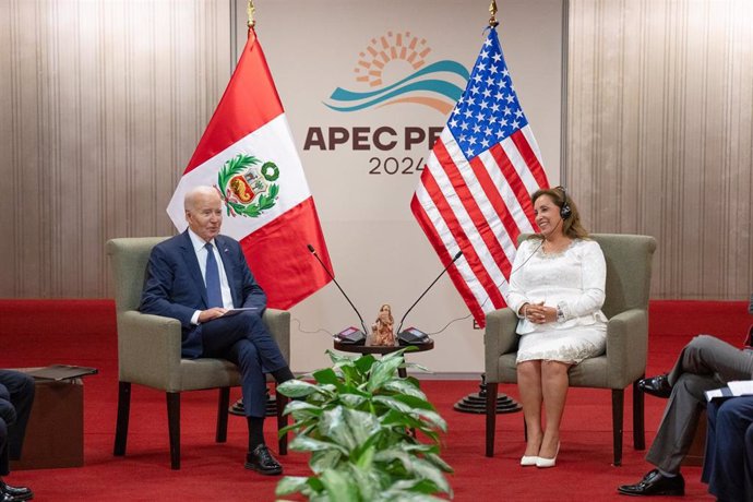 El presidente de Estados Unidos, Joe Biden, y la presidenta de Perú, Dina Boluarte.