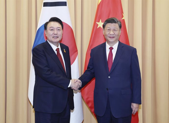 LIMA, Nov. 15, 2024  -- Chinese President Xi Jinping meets with South Korean President Yoon Suk-yeol on the sidelines of the 31st APEC Economic Leaders' Meeting in Lima, Peru, Nov. 15, 2024.