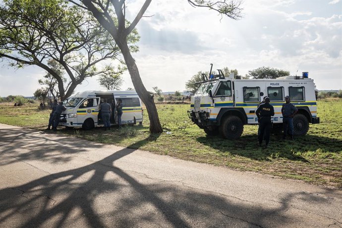 JOHANNESBURG, Nov. 14, 2024  -- Police officers are seen near the entrance of a mine shaft in Stilfontein, North West Province of South Africa, Nov. 13, 2024.   TO GO WITH "4,000 illegal miners trapped underground in South Africa with rescue efforts delay