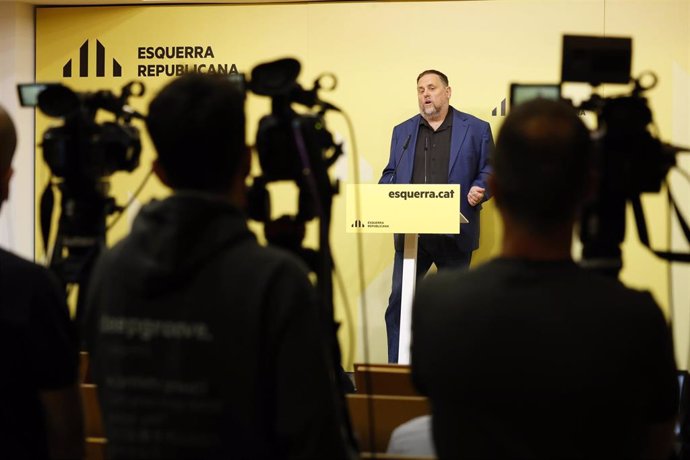 Archivo - El presidente de ERC, Oriol Junqueras, durante una rueda de prensa, en la sede de ERC, a 16 de mayo de 2024, en Barcelona (Catalunya)