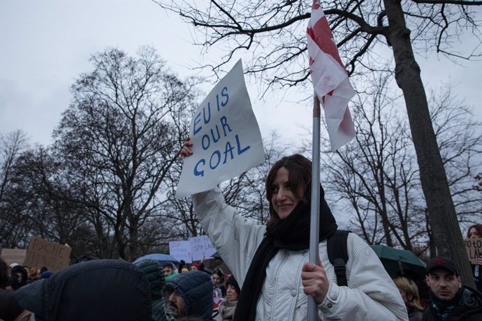 Archivo - March 8, 2023, Berlin, Germany: Protesters gathered in front of the Office of the Federal Chancellor in Berlin on March 8, 2023, to voice their opposition to a draft law passed by the Georgian parliament that threatens press freedom and civil li