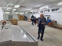 Los mercados municipales de València donan mobiliario a Paiporta y Aldaia para sus recintos