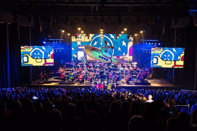 Un momento del espectáculo 'The Beatles Concierto Sinfónico' en el Espacio Sohrlin Andalucía de Málaga.