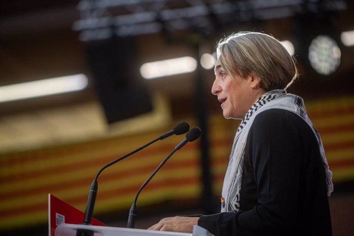 La exalcaldesa de Barcelona y cocoordinara de Catalunya en Comú, Ada Colau, interviene en la IV Assemblea de los Comuns, en Barcelona.