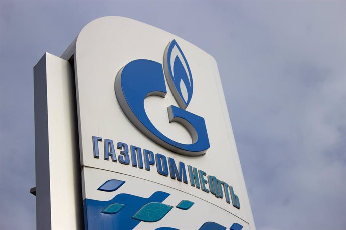 Archivo - April 17, 2023, Moscow, Russia: A Gazprom Neft filling station is seen in Moscow. A subsidiary of Gazprom, Gazprom Neft is the third largest oil producer in Russia. According to Russian media reports, employees of Russian state oil and gas-produ