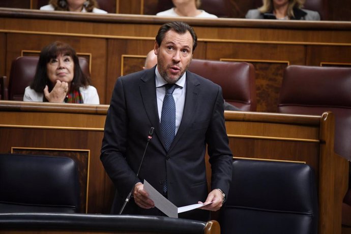 El ministro de Transportes, Óscar Puente, durante el Pleno del Congreso, a 13 de noviembre de 2024, en Madrid (España). 