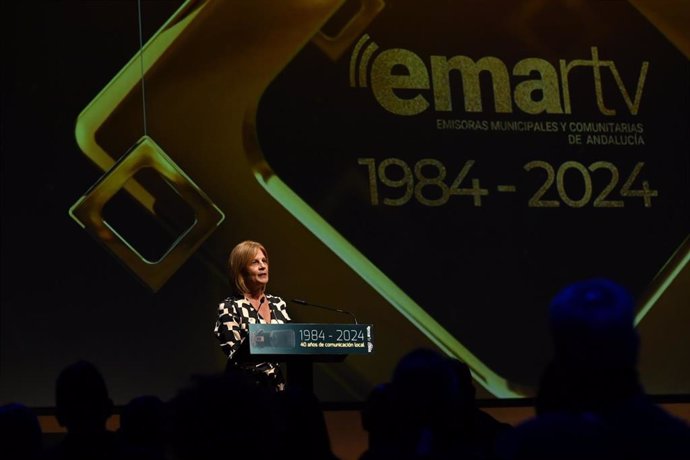 La alcaldesa de Jerez, María José García-Pelayo, durante la celebración del 40 aniversario de la Asociación de Emisoras Municipales y Comunitarias de Andalucía (EMA RTV).