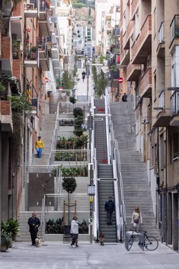 Barcelona finaliza la reurbanización de la Baixada de la Glòria con escaleras mecánicas