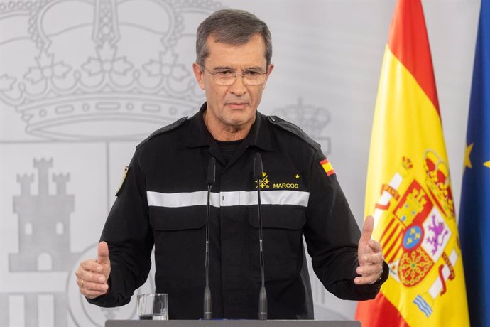 El general jefe de la UME, Francisco Javier Marcos, durante una rueda de prensa posterior al Comité de Crisis para el seguimiento de los efectos de la DANA, en el palacio de La Moncloa, a 4 de noviembre de 2024, en Madrid (España). El Rey Felipe VI ha pre