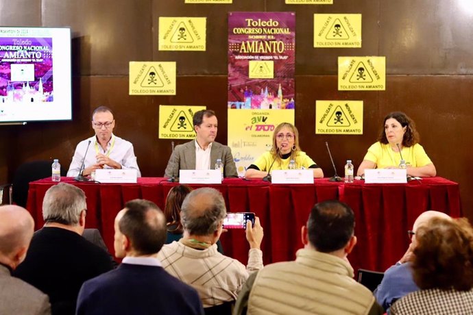 El alcalde de Toledo, Carlos Velázquez, en el Congreso Nacional sobre el Amianto.