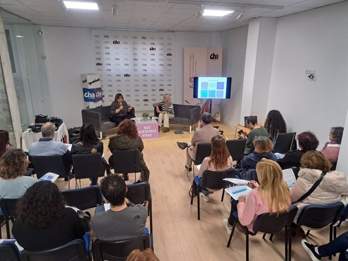 Un momento de la la I Trobada Feminista sobre 'Prostitución, Trata y Redes Sociales' celebrada este sábado en Zaragoza.