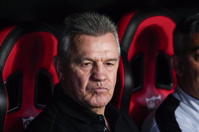 Archivo - Javier Aguirre, head coach of RCD Mallorca, looks on during the Spanish league, LaLiga EA Sports, football match played between Sevilla FC and RCD Mallorca at Ramon Sanchez-Pizjuan stadium on April 22, 2024, in Sevilla, Spain.