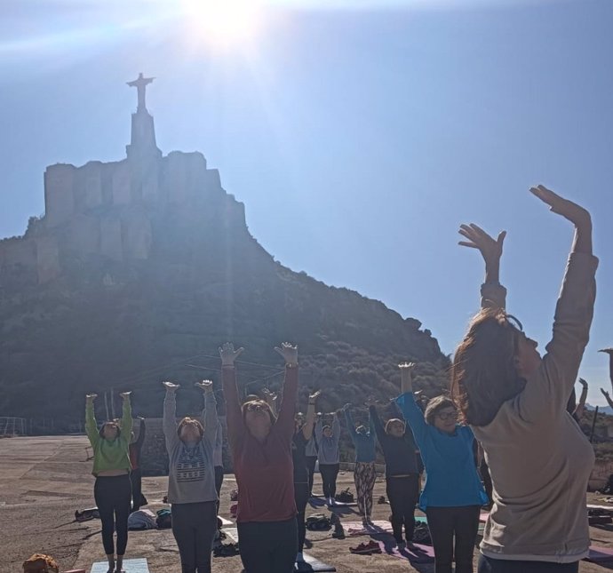 Taller de yoga en el entorno de las Fortalezas del Rey Lobo