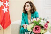 Ayuso dice que el Gobierno "no esté nunca cuando se le necesita" y se pregunta si es para "imponernos un Estado Federal"