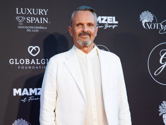 Miguel Bosé en el photocall de la Gala Global Gift en Marbella