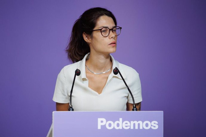 Archivo - La eurodiputada y portavoz de Podemos, Isa Serra, durante una rueda de prensa, a 2 de septiembre de 2024, en Madrid (España). Durante la comparecencia, ell secretario de Organización y portavoz de Podemos, ha manifestado que duda que el Gobierno