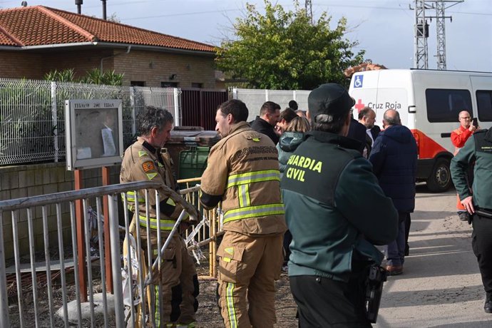 Servicios de emergencia asisten en la residencia de mayores Jardines de Villafranca tras un incendio que ha provocado hasta diez muertes, en la residencia de mayores Jardines de Villafranca, a 15 de noviembre de 2024, en Villafranca de Ebro. 