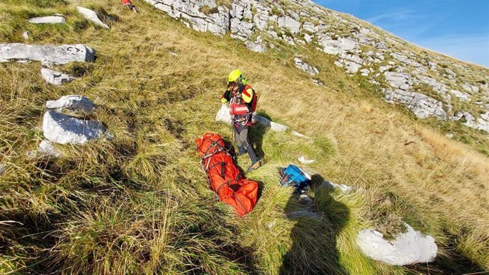 Evacuada en helicóptero una senderista de 49 años tras fracturarse un tobillo en San Roque de Riomiera