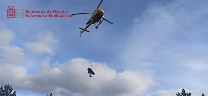 Rescate en helicóptero del cazador accidentado en Petilla de Aragón.