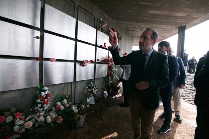 Espadaler homenatja les víctimes de la Batalla de l'Ebre i reivindica la defensa de la democràcia