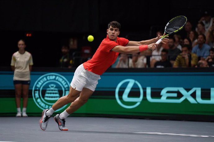 Archivo - Carlos Alcaraz of Spain in action after winning against Ugo Humbert of France during the Davis Cup 2024, Group B, tennis match played between France and Spain at Fuente de San Luis on September 13, 2024, in Valencia, Spain.