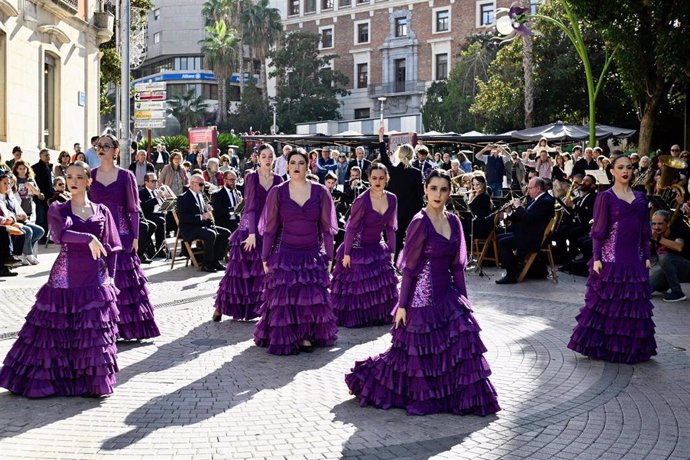 Bailaoras de la Escuela de Arte Flamenco El Tabanco en el concierto por el Día Internacional del Flamenco.