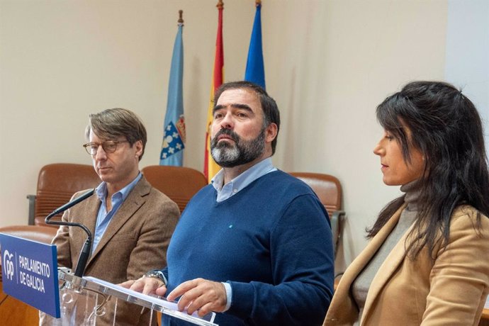 Pazos, Corgos y Martínez Allegue, en rueda de prensa.