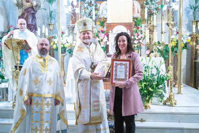 La alcaldesa de Almería, María del Mar Vázquez, junto al obispo de la Eparquia de Sokal-Zhovkva, Monseñor Mykhaylo Koltun.