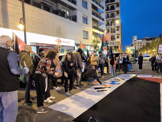 Concentración en Logroño en solidaridad con Palestina y en la que se ha pedido el boicot a Carrefour