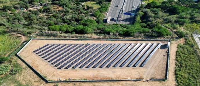 Placas solares en instalación